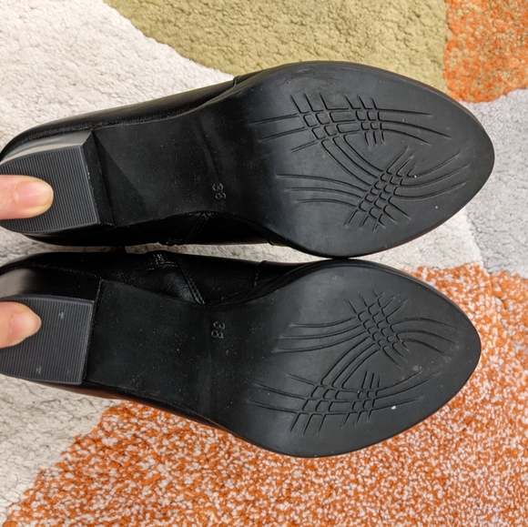 Leather booties - BRAND NEW NOT WORN - Picture 3 of 3